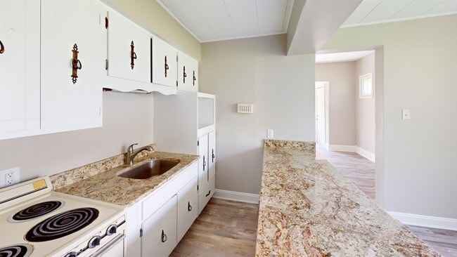 Photo - 1118 High St