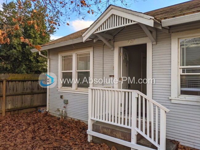 Amazing 2 Bed / 1 Bath Home on Tree-lined ... - Amazing 2 Bed / 1 Bath Home on Tree-lined ...