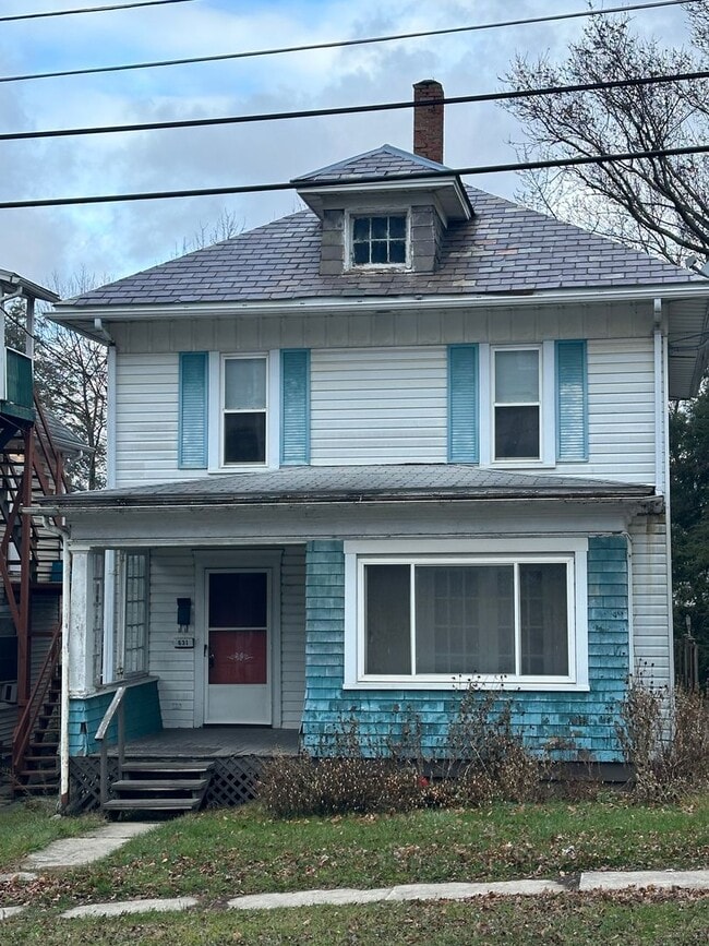 3 Bedroom Home Available in July - 3 Bedroom Home Available in July