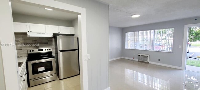 Building Photo - 57 Cambridge C Unit 57