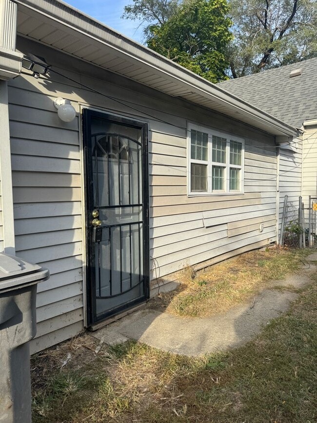 Building Photo - Now showing this 1BR, 1BA located at 960 1...