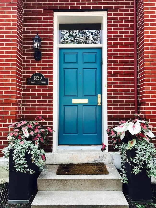 Building Photo - 1830 Thames St Unit 28