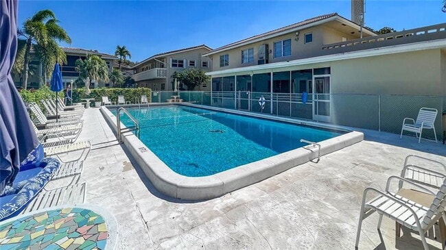 Building Photo - 2115 NE 42nd Ct Unit 105N