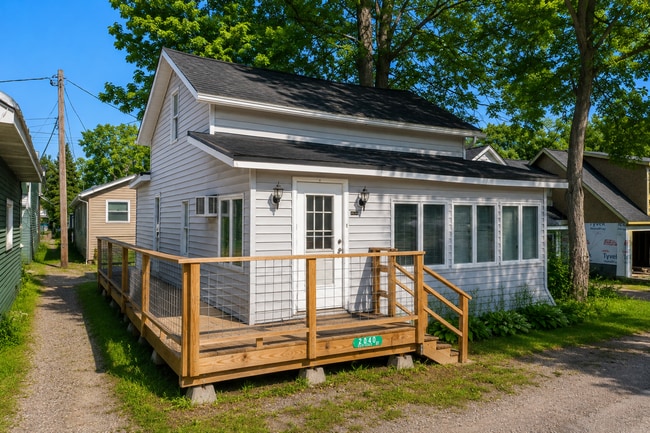 Building Photo - Available Now on Lake Fenton!!!