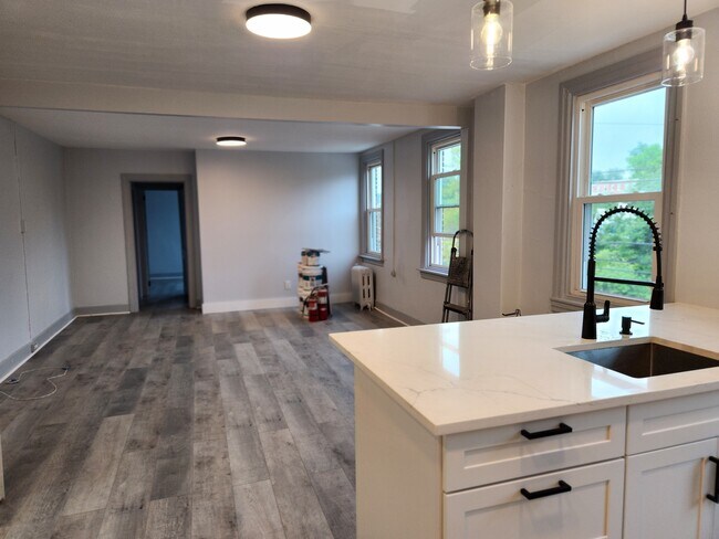 320 W Main St Unit 3