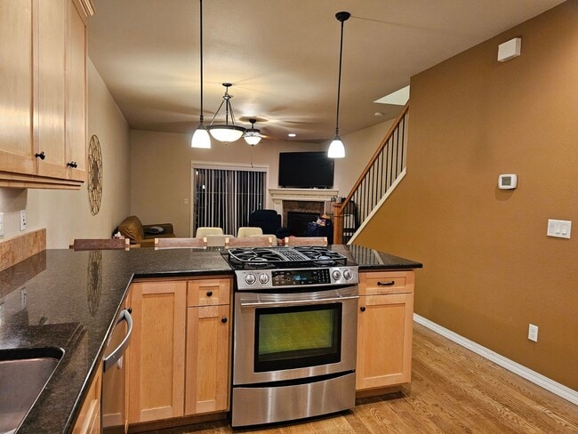 Photo - 715 NE Oak St