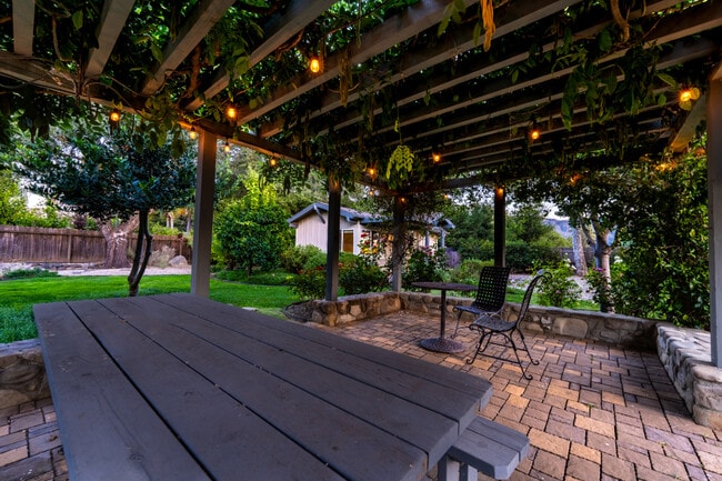 Photo - 348 Lark Ellen Ave