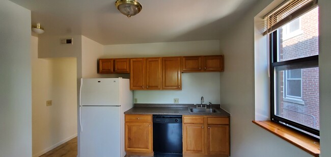 Building Photo - 6253 Cates Ave Unit #1