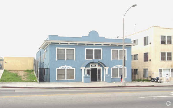 Photo - 1448 W 3rd St Apartments