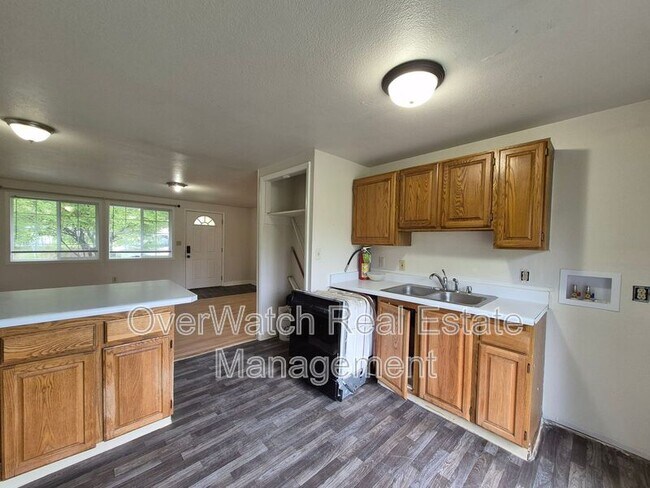 1604 Elmendorf Dr