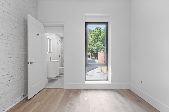 Photo - 1584 Beacon St Unidad PH1