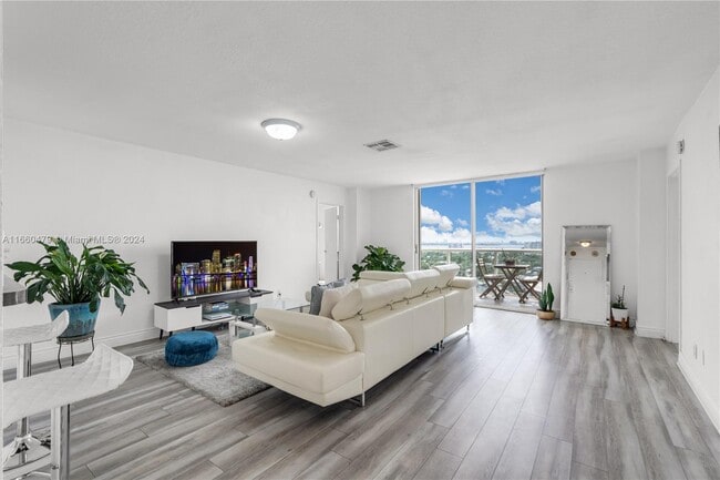 Photo - 13499 Biscayne Blvd Unit PENTHOUSE UPGRADED
