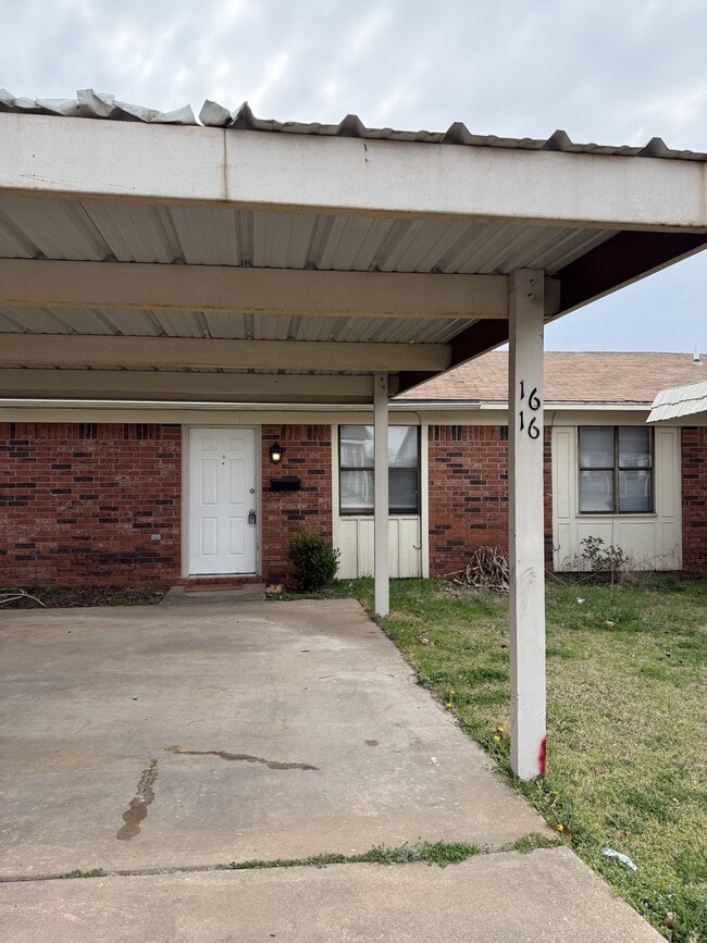 Building Photo - 1616 Rustic Dr