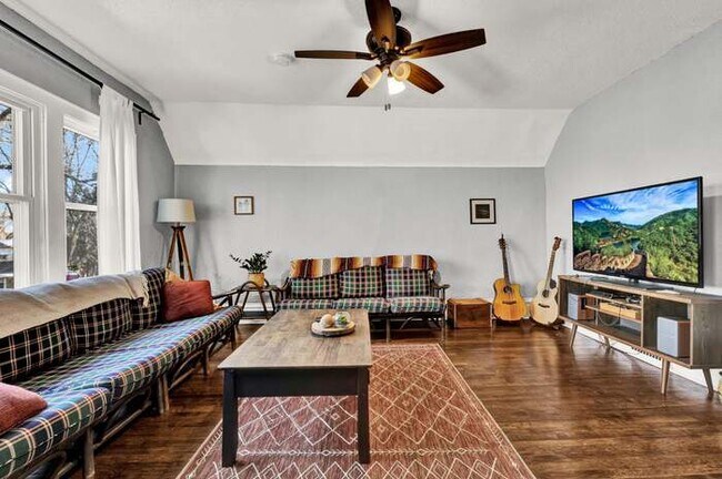 Photo - 2823 S Clement Ave Unidad Upper