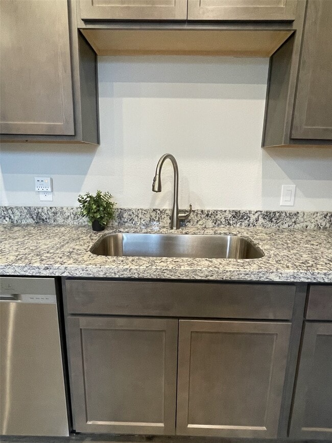 Photo - 16888 W Ivanhoe St