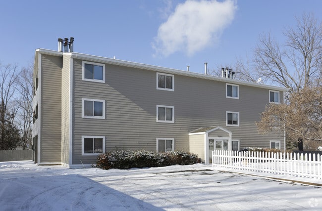Photo - Winthrop Court Apartments