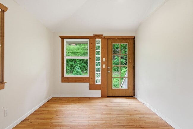 Photo - Spacious 4-Bedroom Pet Friendly Home in a Peaceful Rural Setting