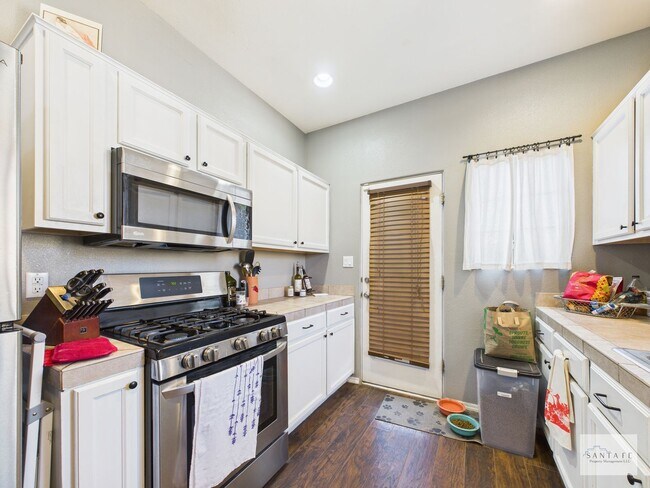 Photo - UNFURNISHED 3 Bedroom in Desirable Community