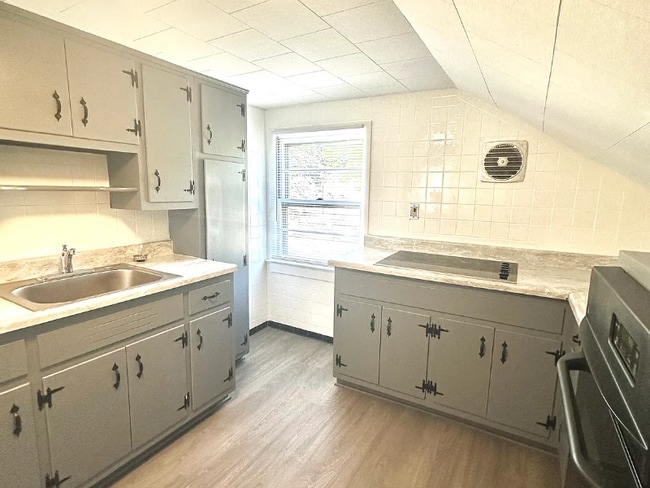 Building Photo - 109 Grand St