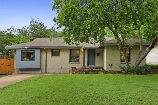 Photo - 3811 Lenel Dr House