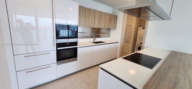 Photo - 1000 Brickell Plaza Unidad PH5705