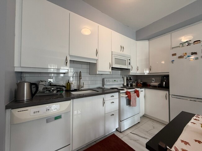 Building Photo - 248-4975 Southampton Drive Mississauga Ontario L5M 8E2