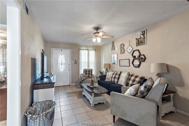 Photo - 1128 Georgia St