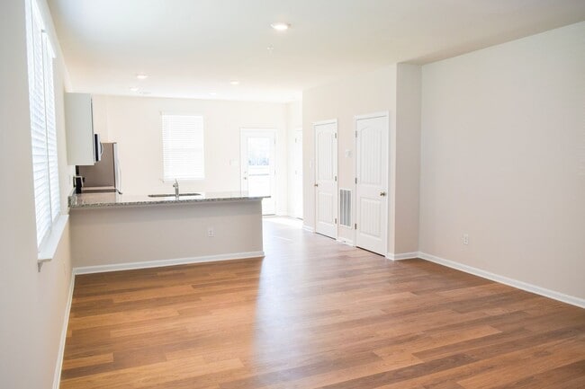 Photo - Stunning NEW Townhouse in Heritage Trace!