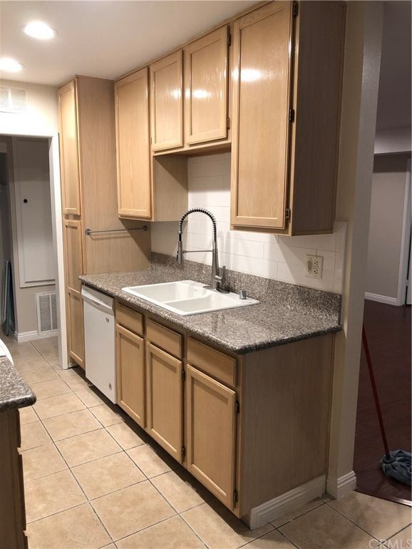 Kitchen - 339 S Catalina Ave Unit 117