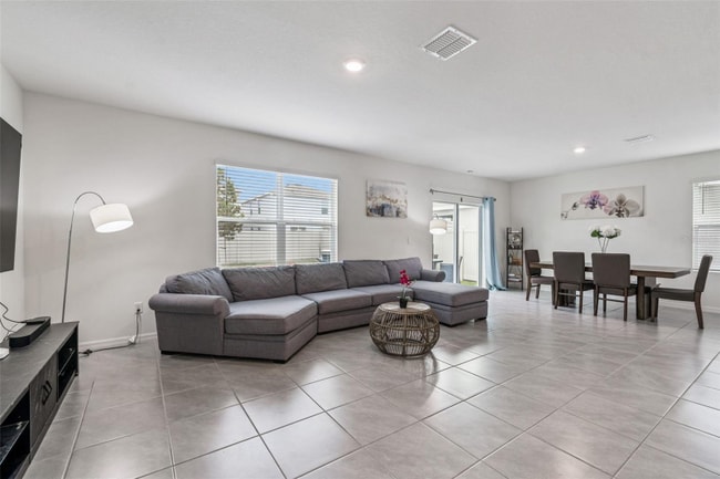 Photo - 5667 Chorleywood Ln House