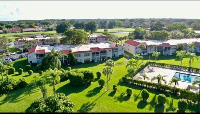 Photo - 7435 Woodmont Terrace Unidad 202