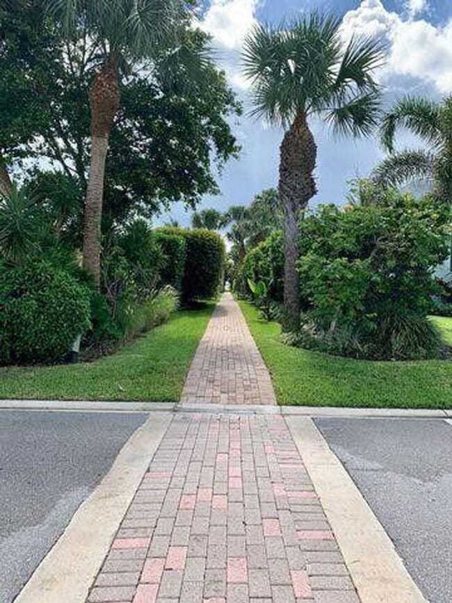 Photo - 162 Beacon Ln