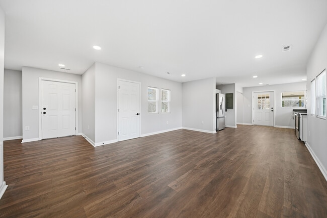 Dining Room - 538 Rowe Dr