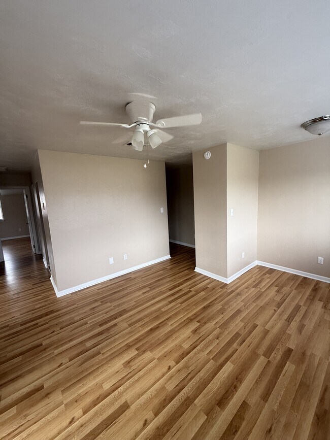 Photo - 1313 Airport Dr