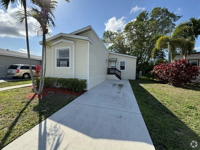 Building Photo - 6402 NW 28th St Rental