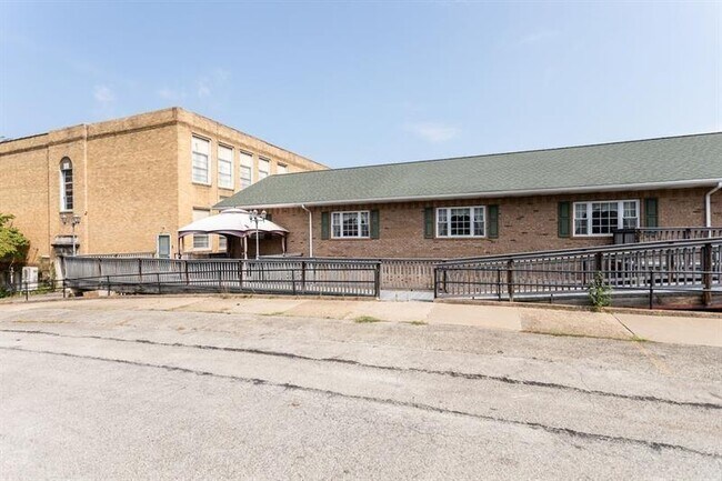 Photo - 300 Union St