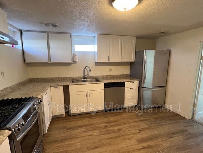 Photo - 327 S 2nd St