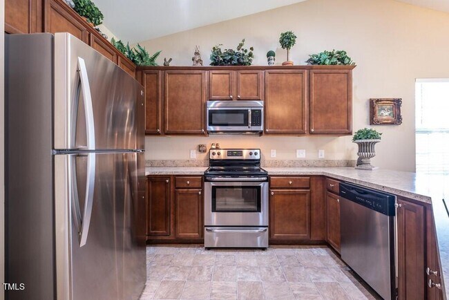Photo - **3/2 Ranch Style Home with Fenced In Yard**