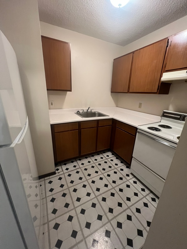 Building Photo - 151 Plum St