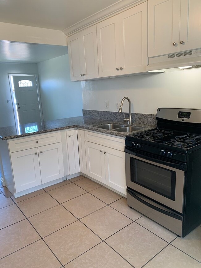 Photo - For Lease 2+1 Upstairs Duplex Ventura, CA Unidad 158 E Ramona St