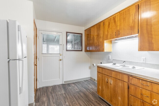 2BR, 1BA - 800SF - Stoneway Apartments