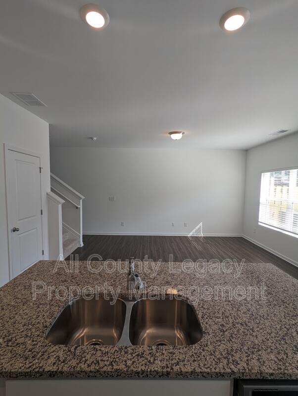 Building Photo - 1100 Lossie Ln