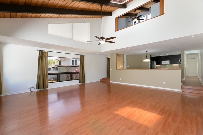 Photo - 3 Bedroom, 2.5 Bathroom Home with Photovol...