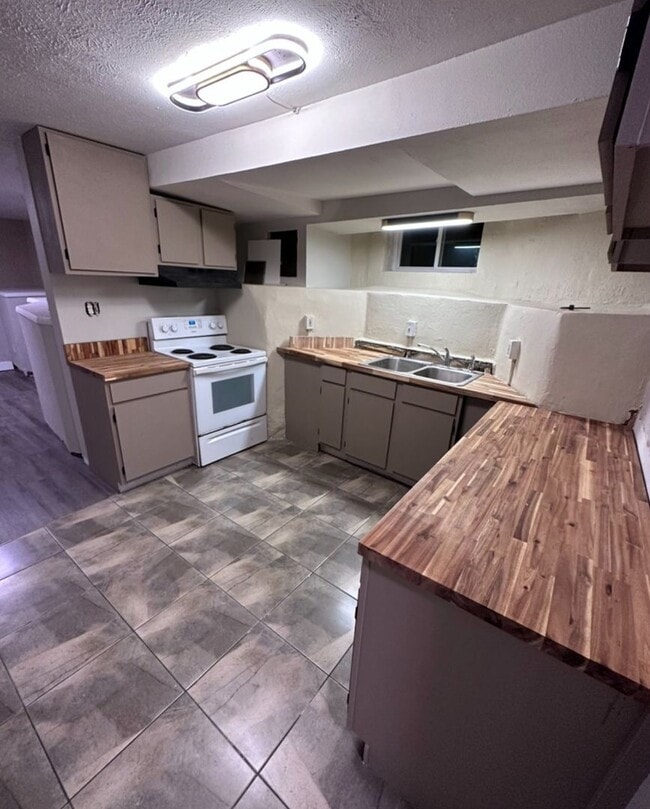 Photo - 2101 E 16th Ave