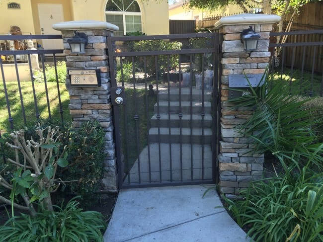 Photo - 14320 Hortense St