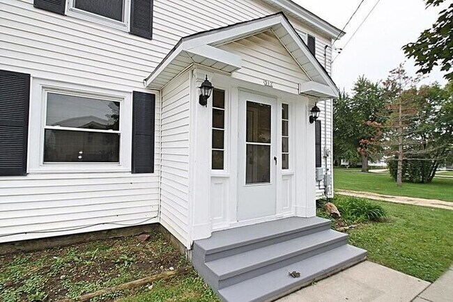 Renovated 4 bdrm/2 bath - Renovated 4 bdrm/2 bath House