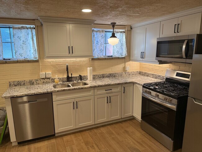 Photo - 452 S 800 E