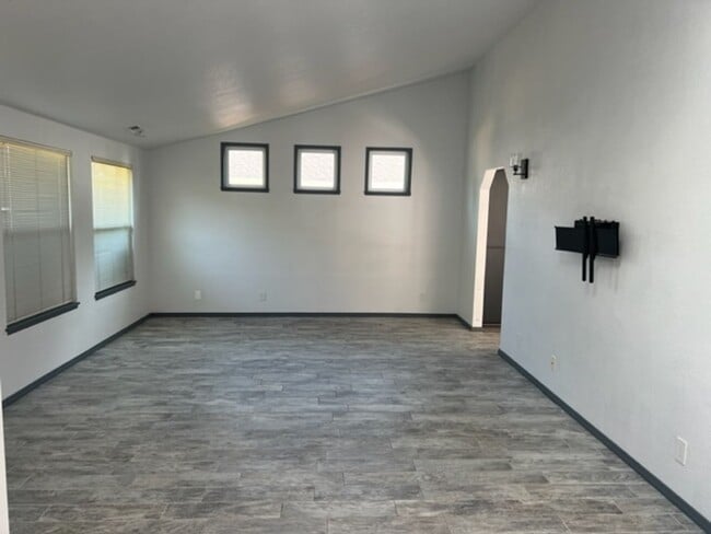 Photo - 3051 Bron Cir