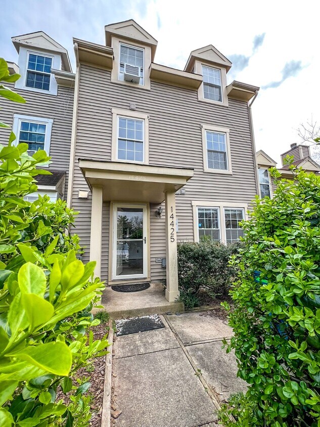 Photo - 14425 Gringsby Ct (Centreville, VA)