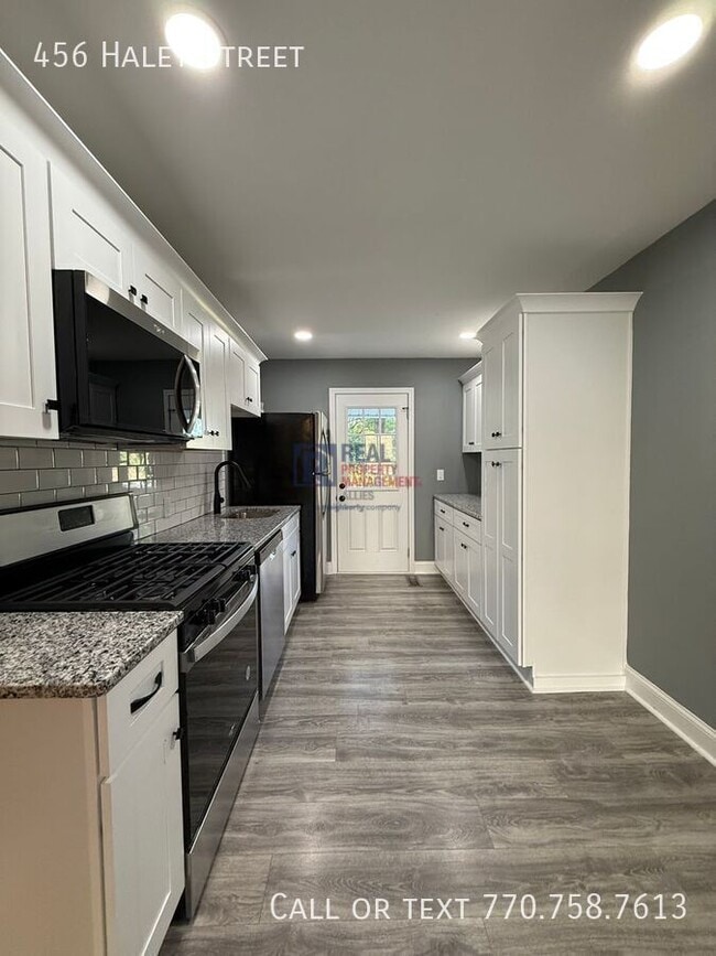 Photo - 456 SE Haley St